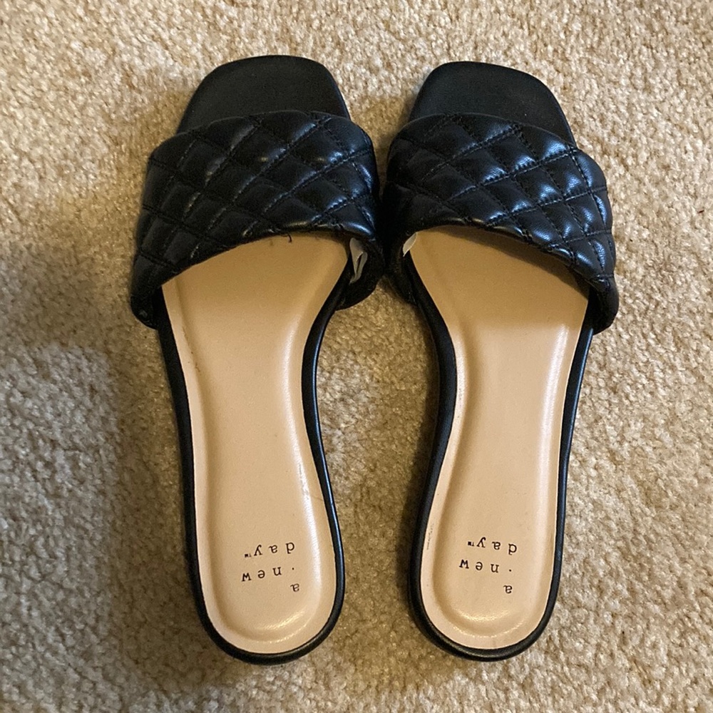 a new day Target women's flat sandal size 7